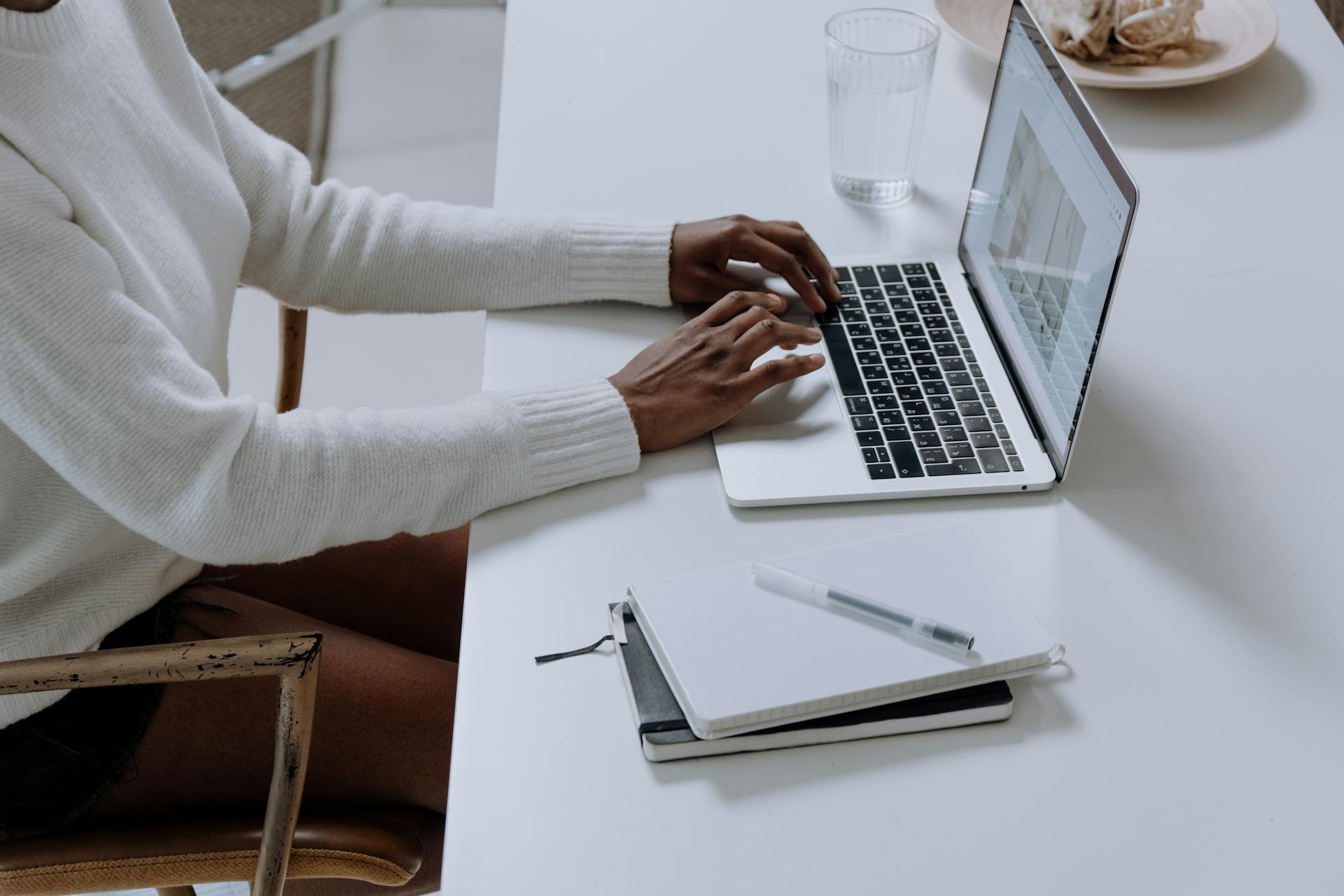 publier via publipostage Word, publipostage Word, mailing Word, fusion et publipostage, source de données, insertion de champs, aperçu fusion, personnalisation de message, envoi groupé, modèle de document, liste de destinataires, champ nom, champ adresse, champ objet, corps de mail personnalisé, impression d’étiquettes, envoi d’enveloppes, export PDF, automatisation mail merge, filtrage destinataires, gestion de contacts, mise à jour dynamique, édition collaborative, suivi d’envoi, Word Office 365, publipostage rapide, publipostage efficace, configuration publipostage, guide pas à pas, 5 étapes clés.