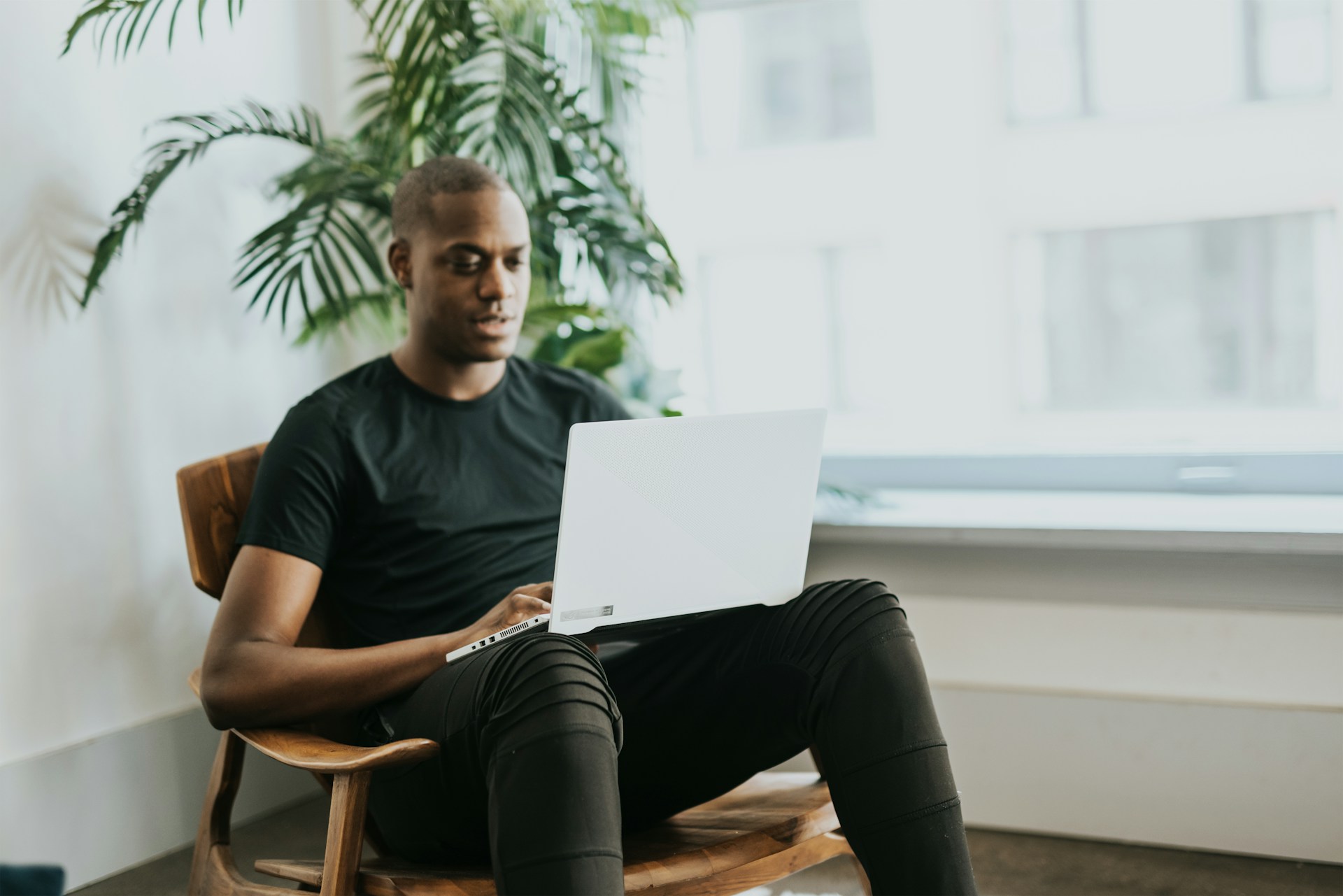 cv sur Word, modèle CV Word, jeune diplômé, mise en page CV, publipostage CV, styles Word, bullet points, en-tête CV, pied de page, section expérience, section formation, section compétences, design épuré, typographie claire, export PDF, compatibilité ATS, sommaire automatique, marges optimales, gabarit Word, colonnes multiples, photo profil, lien LinkedIn, macro Word, modèles interactifs, aperçu print