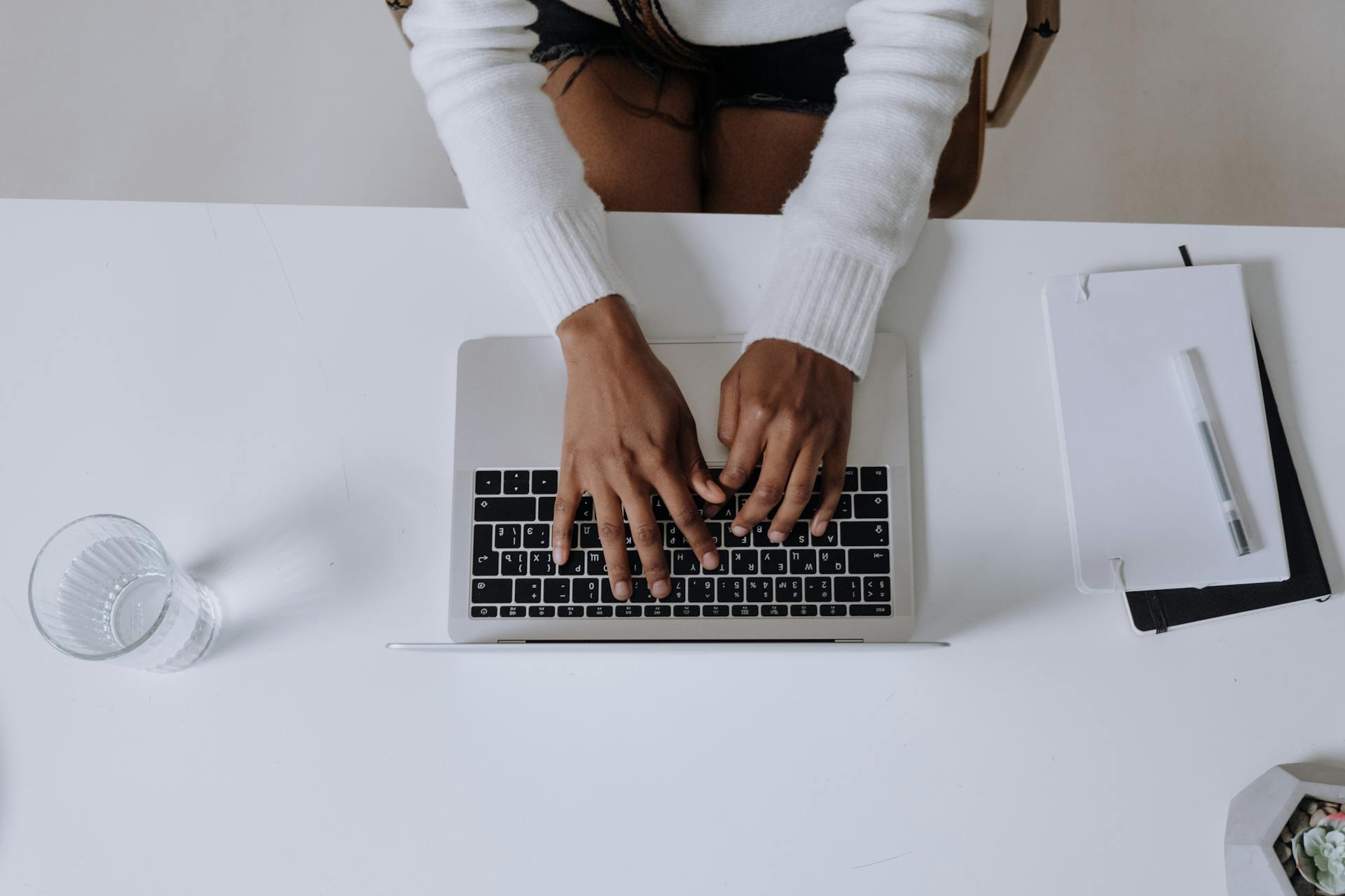 index automatique Word, champ INDEX, marquer entrées, balise XE, insertion champ INDEX, format d’index, style d’index, entrées principales, entrées secondaires, index alphabétique, renvoi croisé, mise à jour automatique, pagination index, options de tri, balisage manuel, raccourci INDEX, volets de navigation, styles de titre, volets Plan, codes XE, gestion des styles, sommaire vs index, mise en forme, entrée de référence, concordance mots, guidage lecteur, navigation rapide, interface Word, section index, personnalisation index.